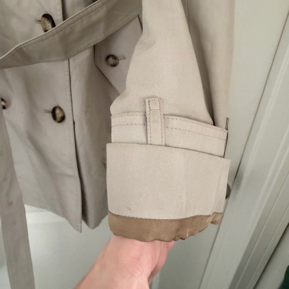 Burberry Classic Trench Coat - Picture 7 of 9